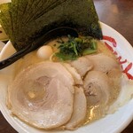 横浜家系ラーメン 吟家 - 料理写真:醤油豚骨600円＋チャーシュー420円＋海苔トッピング
