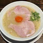 ちゃんす軒 - 濃厚豚骨ラーメン×卵黄（990円）