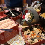 ホテル アゴーラ リージェンシー - 意外とお煮しめが人気( *'꒳'* )?
      私は花飾りの奥のカズノコを大量GETჱ̒  ｰ̀֊ｰ́ )