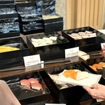 ホテル アゴーラ リージェンシー - 1個1個が大きなお寿司…
      美味しそうだったけど怯んでしまった(￣▽￣;)