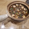 スーツァン・レストラン陳 - 麻婆豆腐の入った土鍋・その2です。麻婆豆腐は、辣油の辛さと山椒の痺れが無いタイプです。