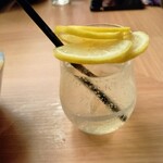 炭火と串焼きと肴 原価酒場 イロ鶏ドリ - レモンシャンパン