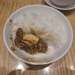 スーツァン・レストラン陳 - 麻婆豆腐を、千葉県産コシヒカリご飯にかけた様子のその1です。