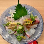 炭火と串焼きと肴 原価酒場 イロ鶏ドリ - 本日のおすすめ鮮魚カルパッチョ