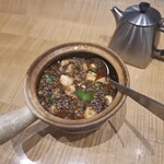 スーツァン・レストラン陳 - 麻婆豆腐の入った土鍋・その3です。