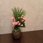 瀬戸内味覚処 芸州 本店 - テーブル横のお花です