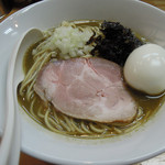 煮干中華ソバ イチカワ - 特濃煮干ソバ＆出汁打込み式味玉　ズームアップ