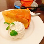 パルファン - りんごのカトルカール 生クリーム添え
