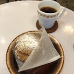 GLEEFUL COFFEE - ・ハンドドリップコーヒー（ブラジル）：６００円 ・ピスタチオシュークリーム：４９０円