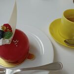 カフェ チューン - ケーキ「チューン」とエスプレッソ