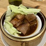 蒸籠味坊 - オリーブの葉の豚角煮350円x2