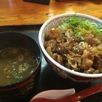 和牛カルビ丼！ラーメン屋ですがこれ単品でも十分です♪