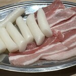赤から - トッピング トッポギ 豚バラ