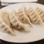 瀧 - 料理写真:ジューシーしそギョウザ 5個(450円)