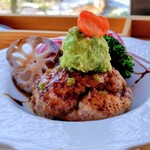 レストラン アン・ドゥ・トヮ - 料理写真:ハンバーグ わさびバター醤油ソース アボガドタルタル添え1900円