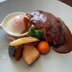 れんが - 料理写真:温泉玉子添えデミグラスソースハンバーグ