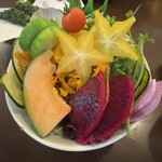 美琉太陽 - 季節の島野菜サラダ