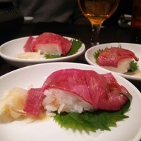 焼肉グレート 宇都宮駅前店 - お通しの和牛握り。290円。