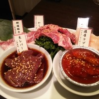 焼肉グレート 宇都宮駅前店 - 選べるホルモン盛り合わせ。一人前￥760(写真は二人前)