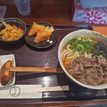 たからや - 料理写真:肉うどん＋いなり２個