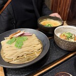 麺家 半蔵 - 魚介つけ麺、炙りチャーシュー丼