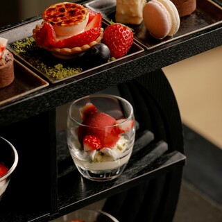 季節毎のテーマを用いたクラシックなデセールセット