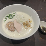 活龍鶏そば専門店 とりだけ - 鶏白湯の塩。