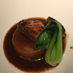 HongKongRoom GOUKA - 牡蠣と活あわびの上海煮込み！生のあわびを干したものと同等にするという伝統料理。