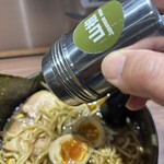 東京スタイル みそらーめん ど・みそ - 山椒で味変、美味し