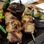 ハングリータイガー - ふもと赤鶏と野菜のプロシェット。