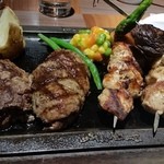 ハングリータイガー - オリジナルハンバーグとふもと赤鶏の肩こにく。