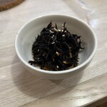 トンテキ食堂8 - 小鉢はひじきの煮物。