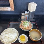 もつ煮 太郎 - 煮込み定食の両方大盛り1,100円