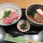 越後そば - 本日のおすすめ　マグロ中おちとろろ丼＋そばセット