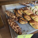 平野パン - アーモンドバターのアップルパイツォップ（左）はめちゃくちゃ美味かった！