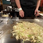 鉄板焼 朝日 - もやしとキャベツ