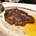 ベンジャミンステーキハウス - 仔牛のTボーンステーキ