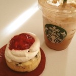 スターバックス・コーヒー - 久々のスタバ。今日までのコーヒークリームフラペとストロベリークッキーチーズケーキ