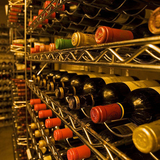21 CLUB - 常時1500本以上のワインをご用意しております。