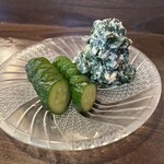 金町製麺 - きゅうりの浅漬けとほうれん草の白和え