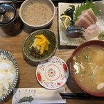 和がや食堂 - 自然薯とお刺身盛合せ定食