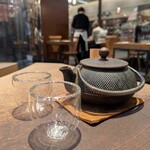 たねや茶屋 - 鉄瓶でお茶サービス