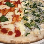 Italian Kitchen VANSAN - 九条ネギとしらすとマルゲリータのハーフ＆ハーフ