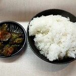 らぁ麺 団欒 - ごはんとピリ辛ニンニクキュウリ