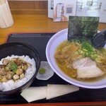 いのよし - 牛骨ラーメンと刻みチャーシュー丼 計1,050円（税込）