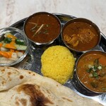 インド料理 ムンバイ - 料理写真:左からローガンジョシュ・ブラックペッパーチキン・ベジコーラプリ