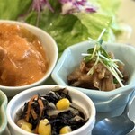 ロコマニ - ・厚揚げのトマトココナッツ煮
・ひじきと大豆のマリネサラダ
・自家製なめたけ