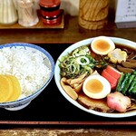 よしむら屋 - 『五目中華そば』ライス中盛り