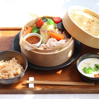 W RETREAT CAFE_2