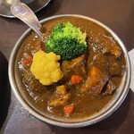 トマト - 和牛ビーフカレー、季節の野菜入り。